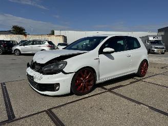 uszkodzony samochody osobowe Volkswagen Golf 2.0 GTI adidas 2010/7