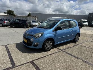 Damaged car Renault Twingo 1.2 16v Dynamique 2012/11