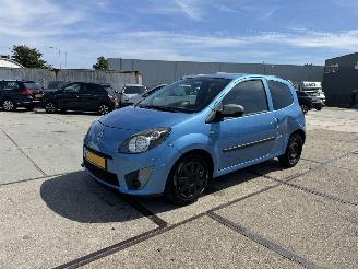 damaged passenger cars Renault Twingo 1.216v Collection 2011/9