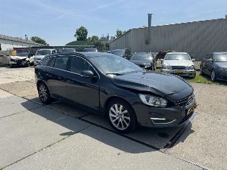 Volvo V-60 1.6 D2 R-Design picture 2