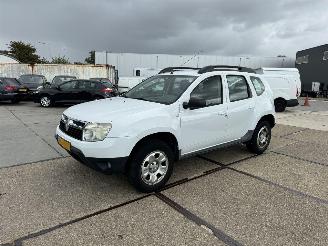 krockskadad bil auto Dacia Duster 1.6 Laureate 2 wd 2011/2