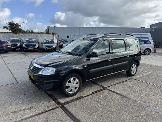 Damaged car Dacia Logan 1.6 Blackline  7 persoons 2010/9