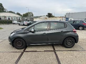 Peugeot 208 1.2 VTI Envy 5drs picture 17