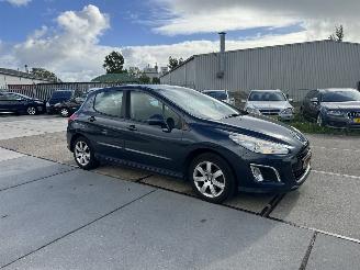 Peugeot 308 1.6 VTI Active picture 2