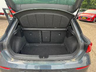 Cupra Leon Leon 150pk Pano Kuipstoelen sfeer verlichting picture 8