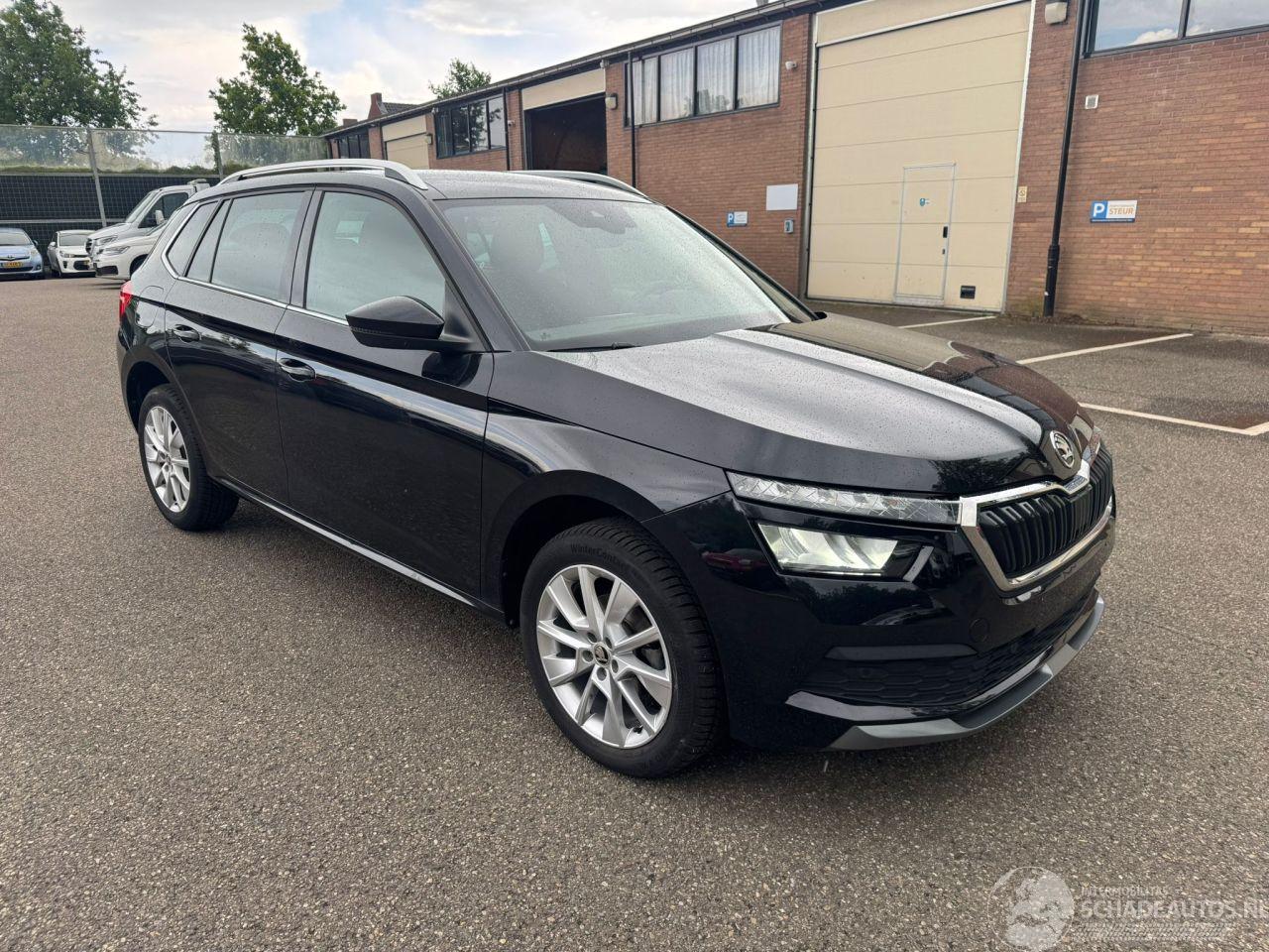 Skoda Kamiq Ambition PANO AUTOMAAT Keyless entry & GO Achteruitrijcamera trekhaak