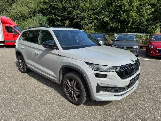 damaged passenger cars Skoda Kodiaq Sportline 2.0 190pk Pano led kuipstoelen Leder 2022/2