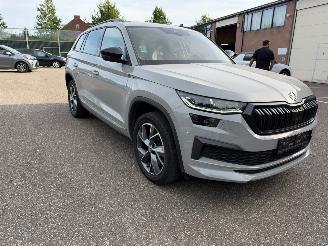 Coche accidentado Skoda Kodiaq 4x4 WD 190pk Sportline 2.0 Pano led kuipstoelen Leder 2022/2