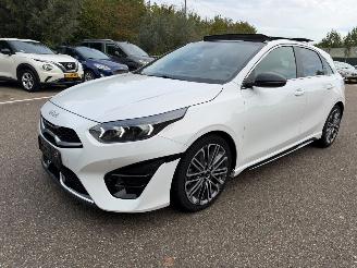 krockskadad bil auto Kia Ceed Cee\'d GT Line 160pk PANO Automaat LED 2023/5