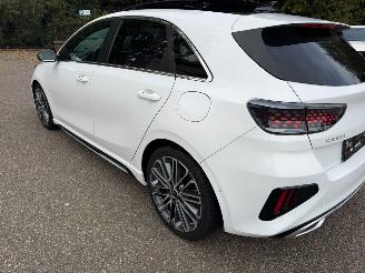Unfallwagen Kia Ceed GT Line 160pk PANO Automaat LED 2023/5
