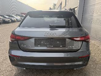 Audi A3 A3 S-line 40 TFSIe plugin hybrid start en rijd picture 3