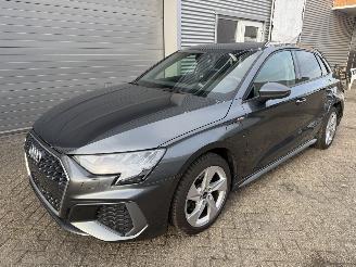 Schadeauto Audi A3 A3 S-line 40 TFSIe plugin hybrid start en rijd 2023/10