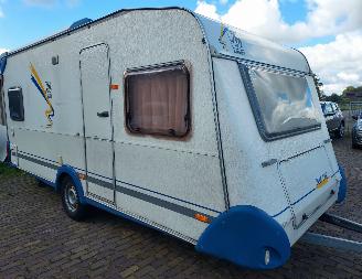 krockskadad bil caravan Knaus  450 TF Bleu line 2000/6
