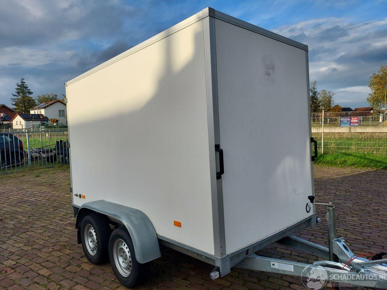 Hapert  Gesloten Sapphire tandemasser 2000 kilo