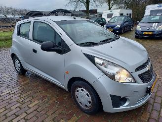 damaged passenger cars Chevrolet Spark 1.0  5 deurs Airco 2010/10