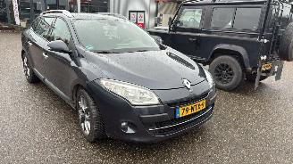 Damaged car Renault Mégane Estate 1.6 dCI Automaat 2010/11