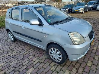 Vaurioauto  passenger cars Kia Picanto 1.0 LX 2004/10