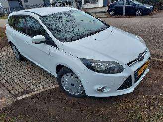 Schadeauto Ford Focus 1.6 TDCI + Apk 2013/12