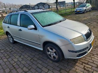 krockskadad bil auto Skoda Fabia 1.4 + Airco  350 euro vaste prijs 2004/11