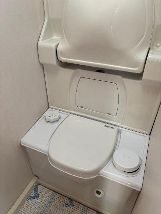 Delta  3900 TZ 4 persoons caravan met cassette toilet picture 7