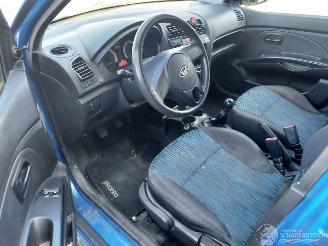 Kia Picanto 1.0 i + apk picture 5