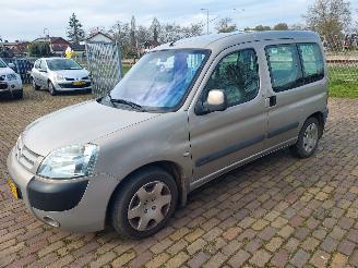Vaurioauto  passenger cars Citroën Berlingo Airco 5 persoons 2004/9