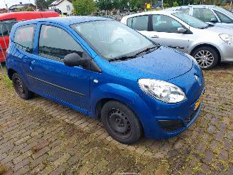damaged passenger cars Renault Twingo 1.2 Apk en Airco 2008/11