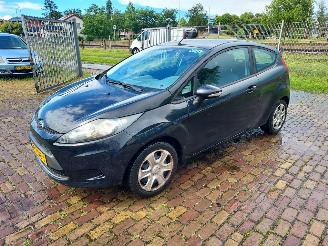 Ford Fiesta 1.3i Airco + Apk picture 2