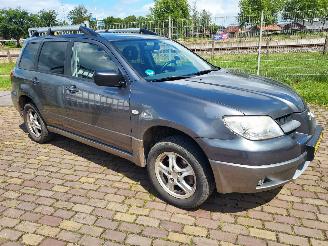 Damaged car Mitsubishi Outlander 2.0 Benzine 2 wheel drive 2007/3