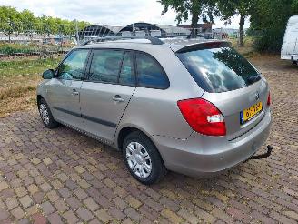 Skoda Fabia 1.6i 16V Tour Combi Nieuwe apk picture 4