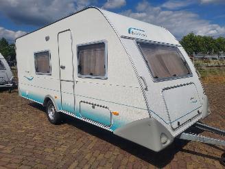 danneggiata roulotte Eifelland  Stapelbed 500 Holiday 2001/7