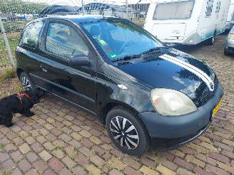 krockskadad bil auto Toyota Yaris 1.0 4 cilinder 2000/2