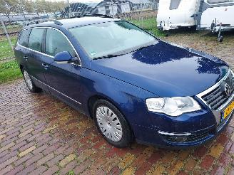 Schadeauto Volkswagen Passat 2.0 TDI 2009/8