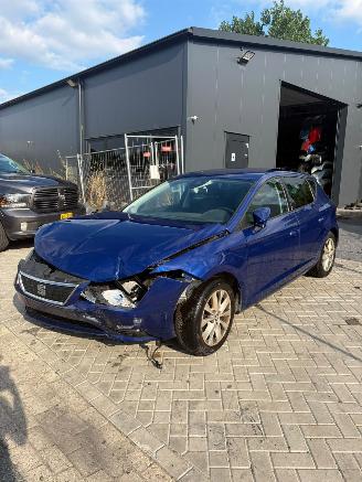 Vaurioauto  passenger cars Seat Leon 999cc 85kw automaat 2017/10