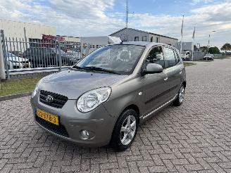 damaged passenger cars Kia Picanto 1.0 46kw AIRCO 2010/2