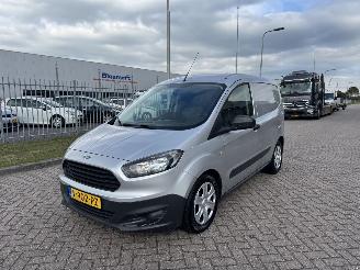 Unfall Kfz Van Ford Transit Courier Van  2018/6