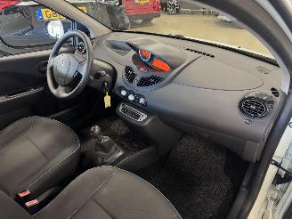 Renault Twingo 1.2 16V AIRCO picture 16