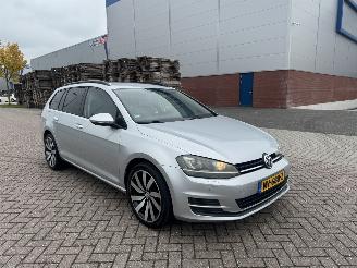 Damaged car Volkswagen Golf 1.6 TDI DSG Highline 2013/11