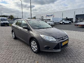 Coche accidentado Ford Focus 1.6 TDCi 77Kw Airco Euro5 2013/4