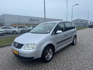 krockskadad bil auto Volkswagen Touran 1.6 75kw 7-PERSOONS 2004/1
