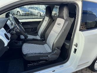 Volkswagen Up! White Up Navi picture 11