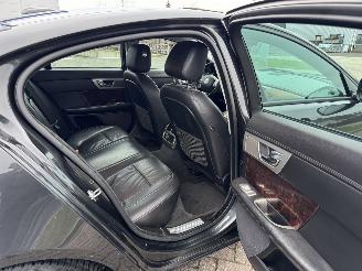Jaguar XF 3.0 D V6 Luxury picture 16