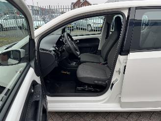 Volkswagen Up! 1.0 44Kw NAIV - AIRCO picture 13