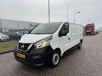krockskadad bil bedrijf Nissan NV300 1.6 DCI  AIRCO - NAVI - Euro6 2019/6