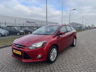 uszkodzony samochody osobowe Ford Focus 74kw Navi - Clima 2014/10