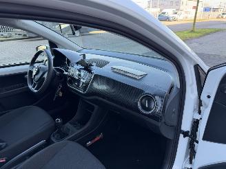 Volkswagen Up! 1.0 48kw Clima picture 21