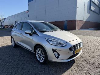 Vaurioauto  passenger cars Ford Fiesta 1.0 70Kw Titanium Clima - Navi 2020/7