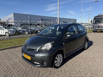 krockskadad bil auto Toyota Aygo 1.0 VVT-i  AIRCO - NAVI 2013/10
