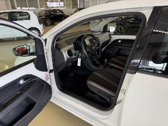 Volkswagen Up! 1.0 High Up AUTOMAAT picture 12