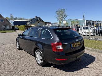 Skoda Octavia 1.6 TDI 77Kw Clima - NAVI picture 3